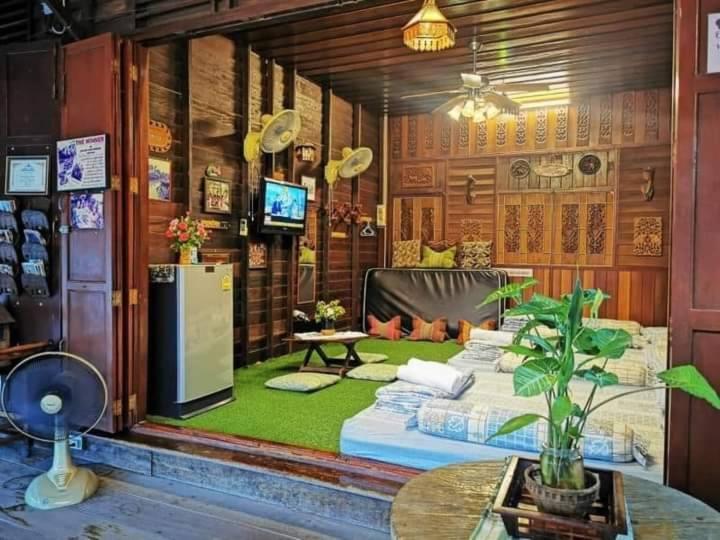Ban Mae Arom Apartment Амфава Екстериор снимка